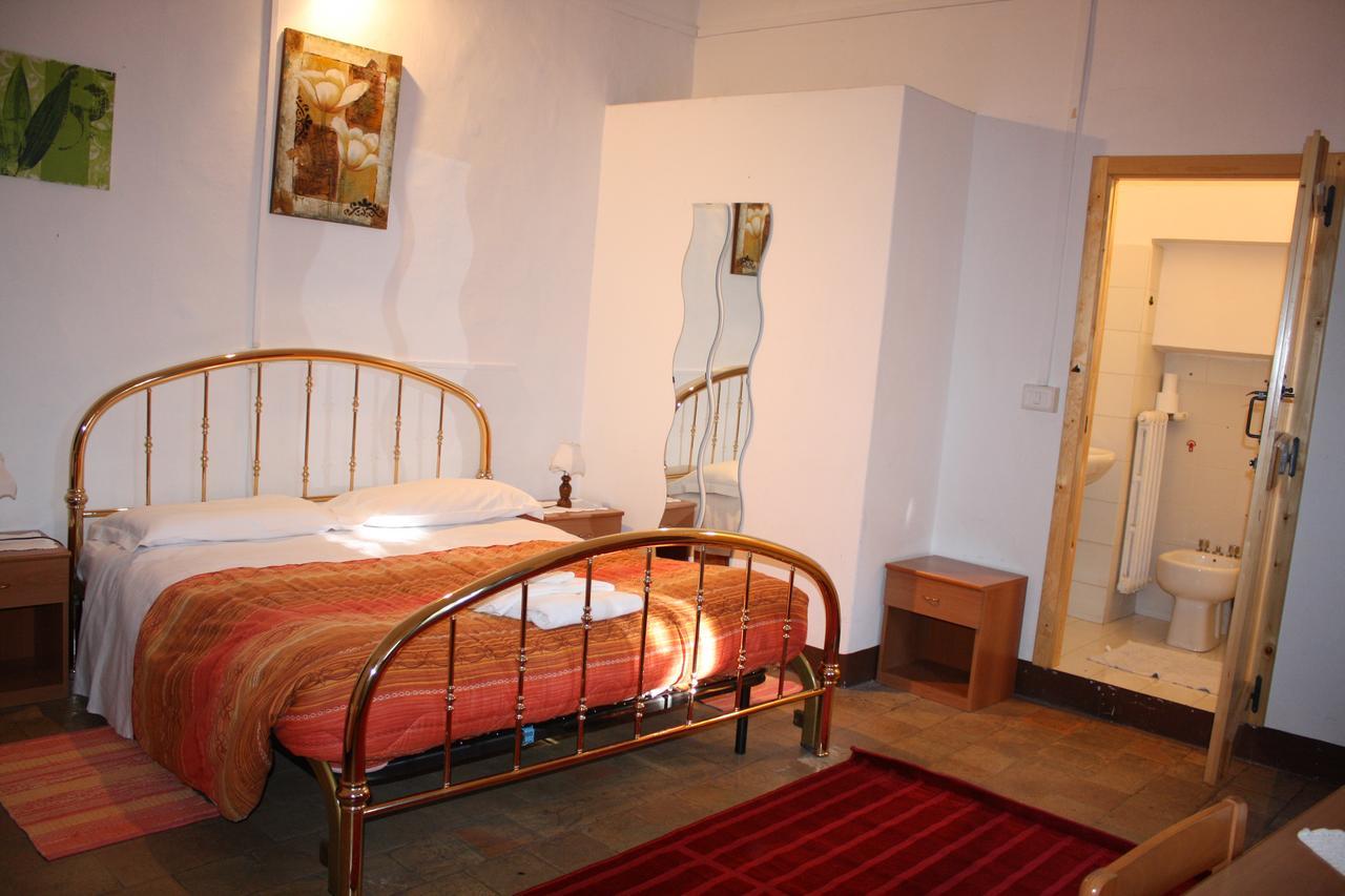 Hotel Il Cortegiano Urbino Exterior foto